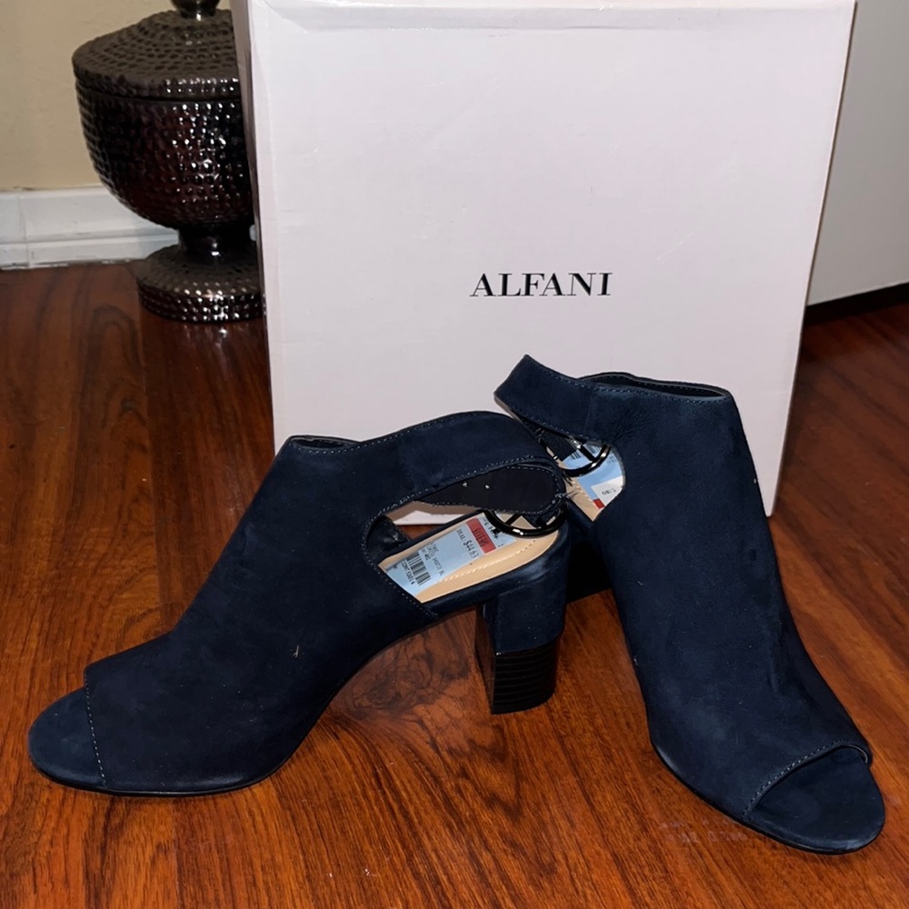Alfani navy blue heels size 8.5